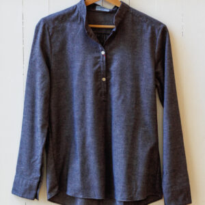 camicia da donna con colletto alla coreana variante in flanella blu Elisa Risi Milano