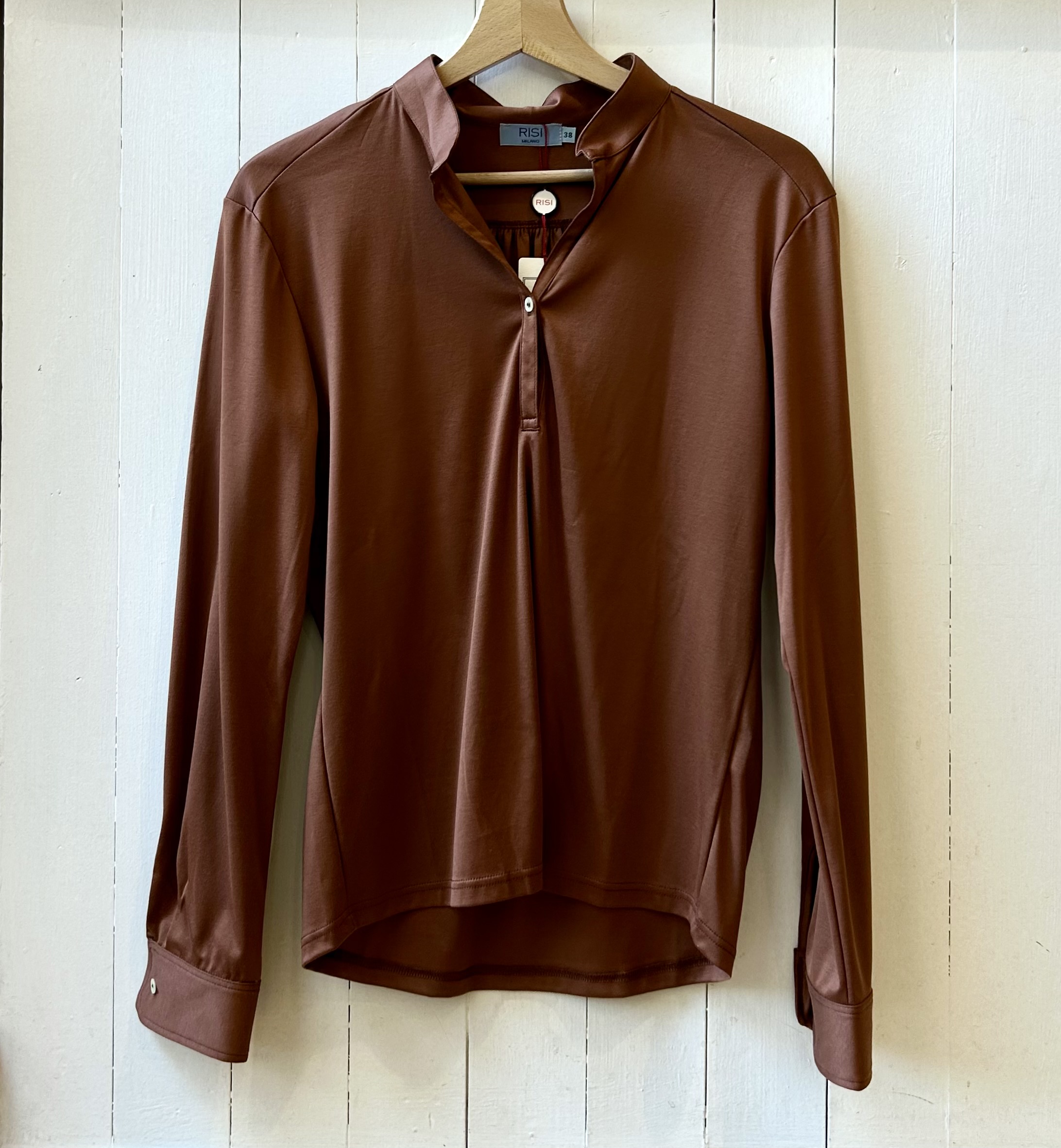 Polo da donna con colletto alla coreana ruggine Orsetta Risi Milano