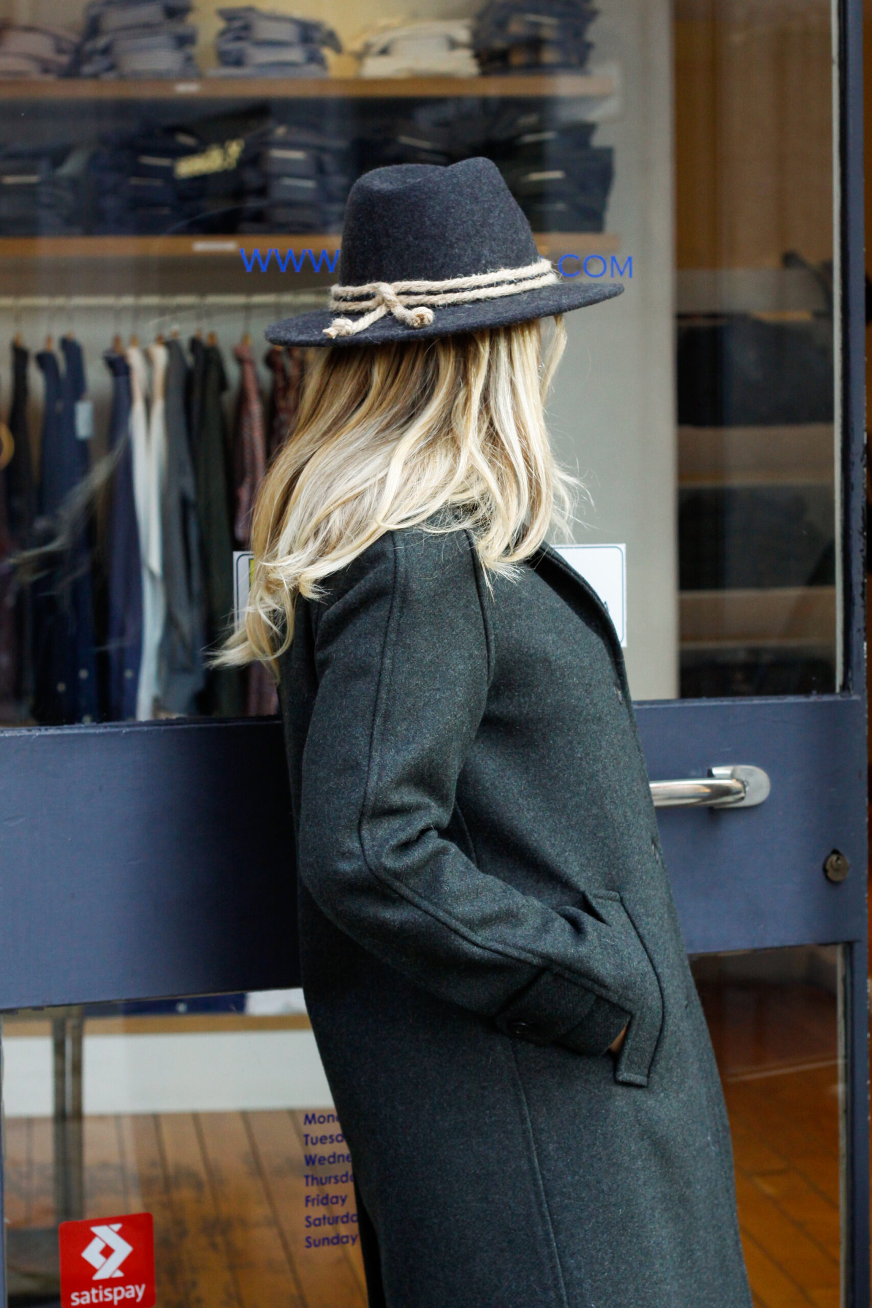 cappotto classico da donna in lana Carluccio Risi Milano