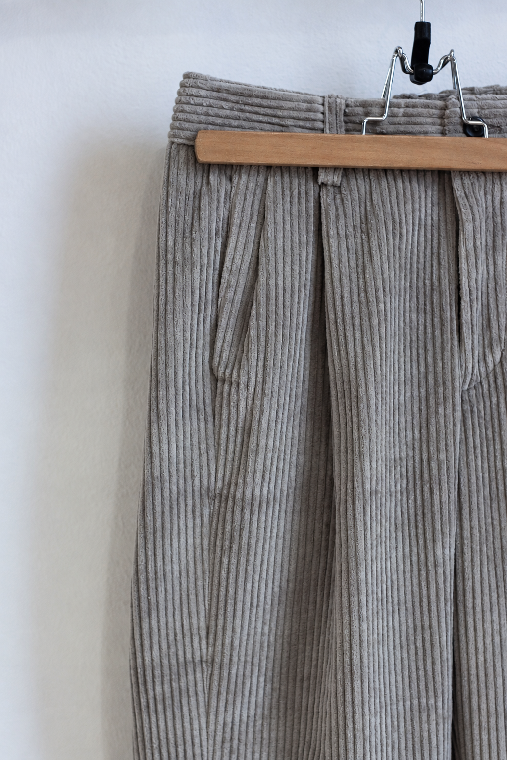 pantaloni da donna con pinces in velluto Lanfranco RISI Milano