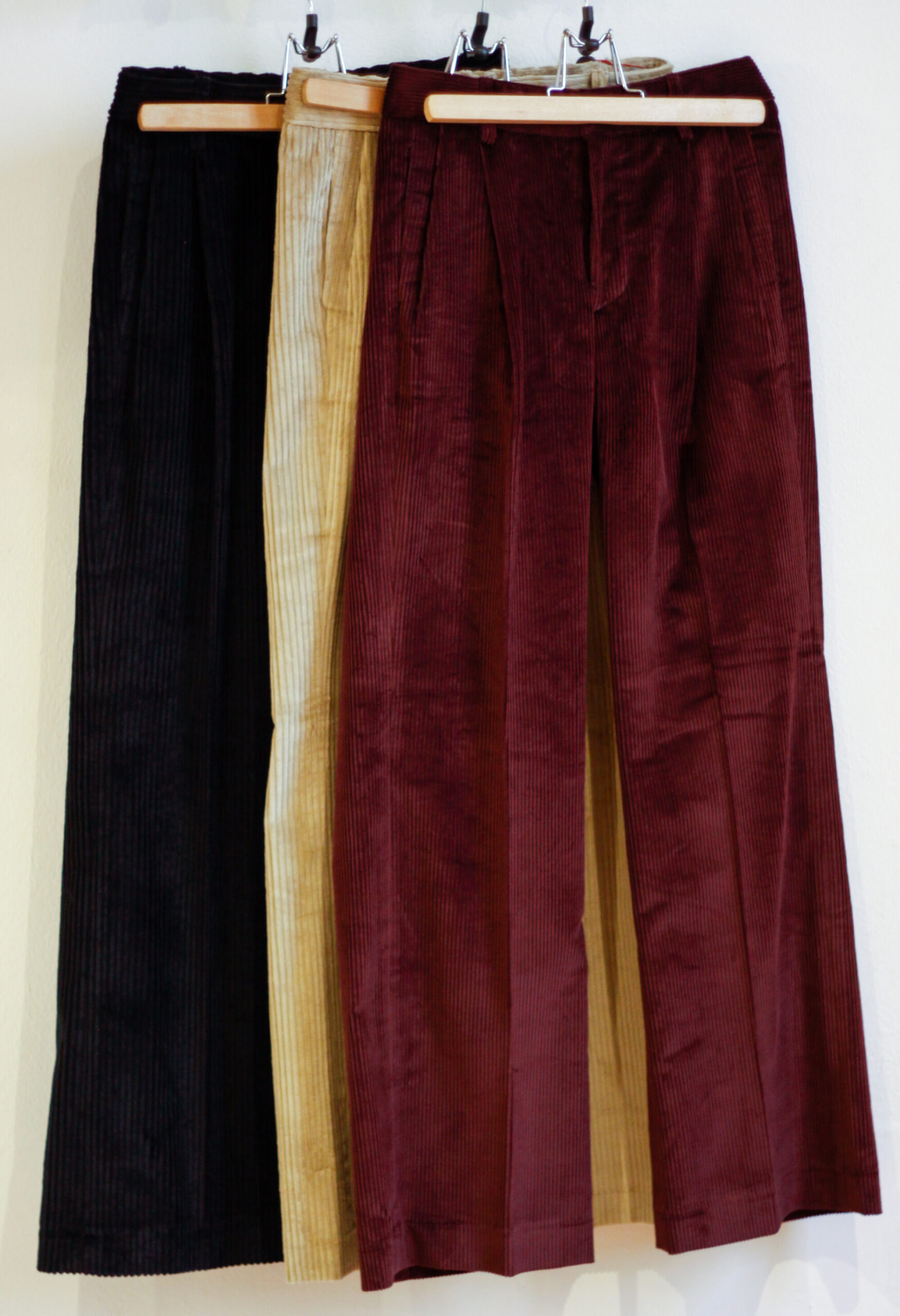pantaloni da donna con pinces in velluto Lanfranco Risi Milano
