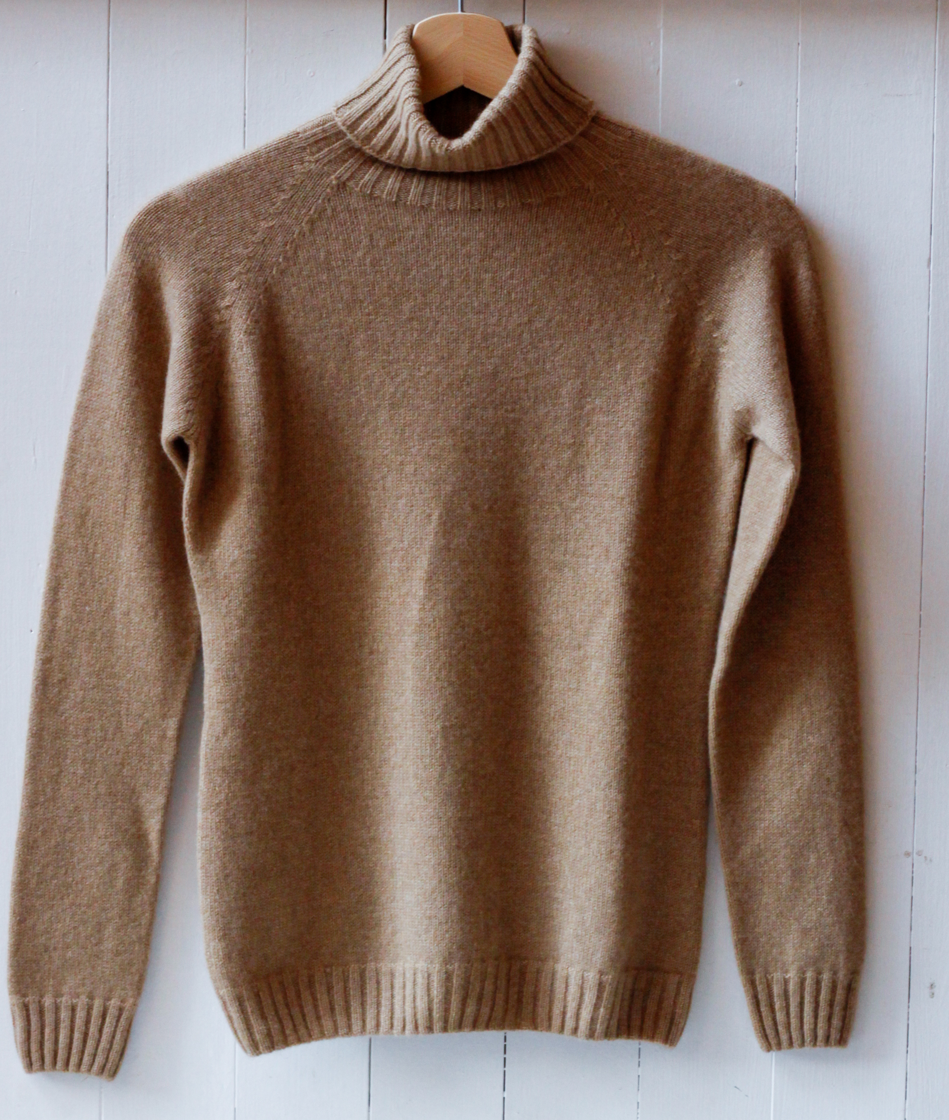 maglione collo alto in cashmere pullover modello Bortolo Risi Milano
