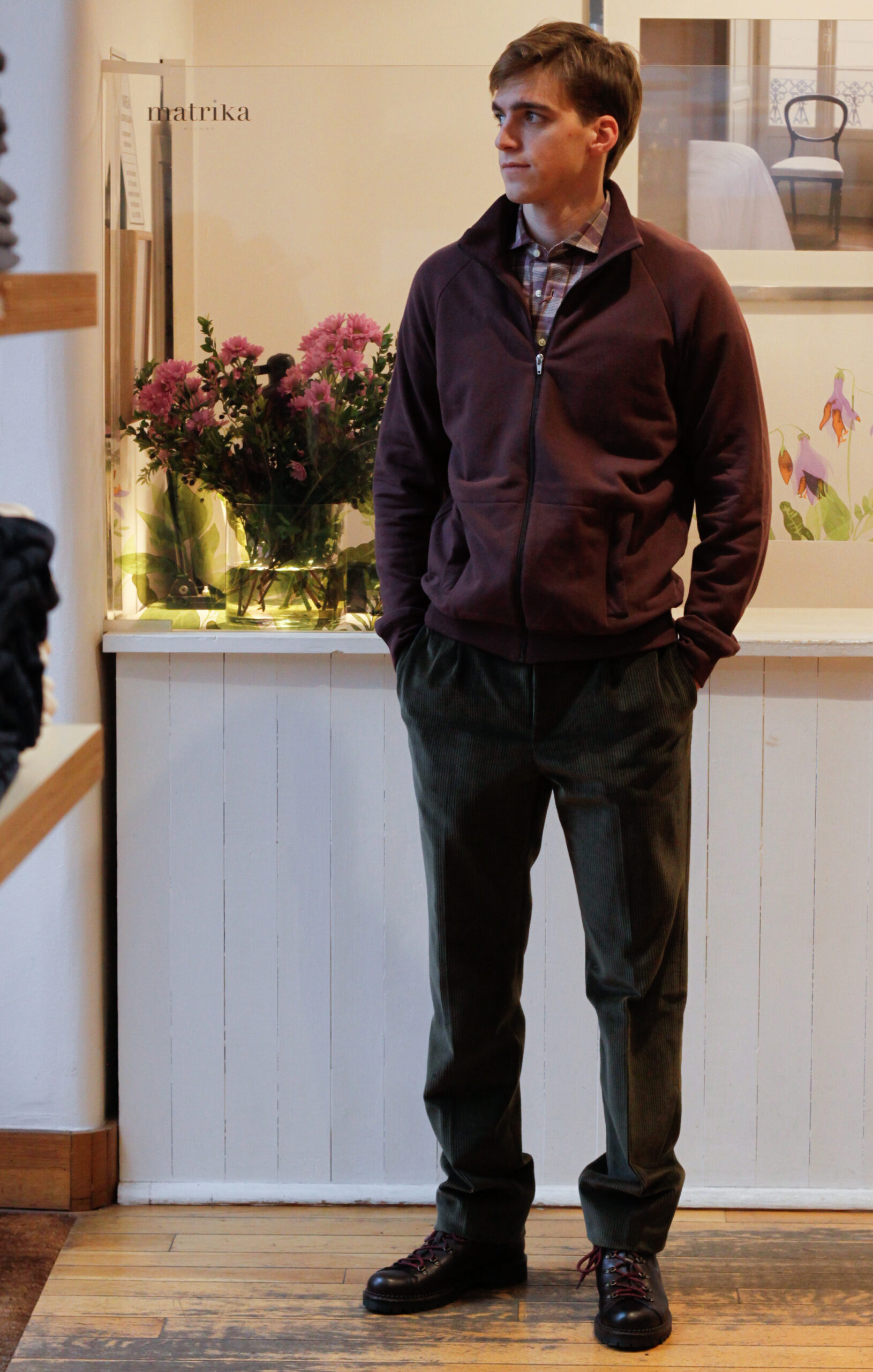 Felpa pesante da uomo aperta davanti con zip modello Rita pantaloni con pences modello Gianni RISI Milano