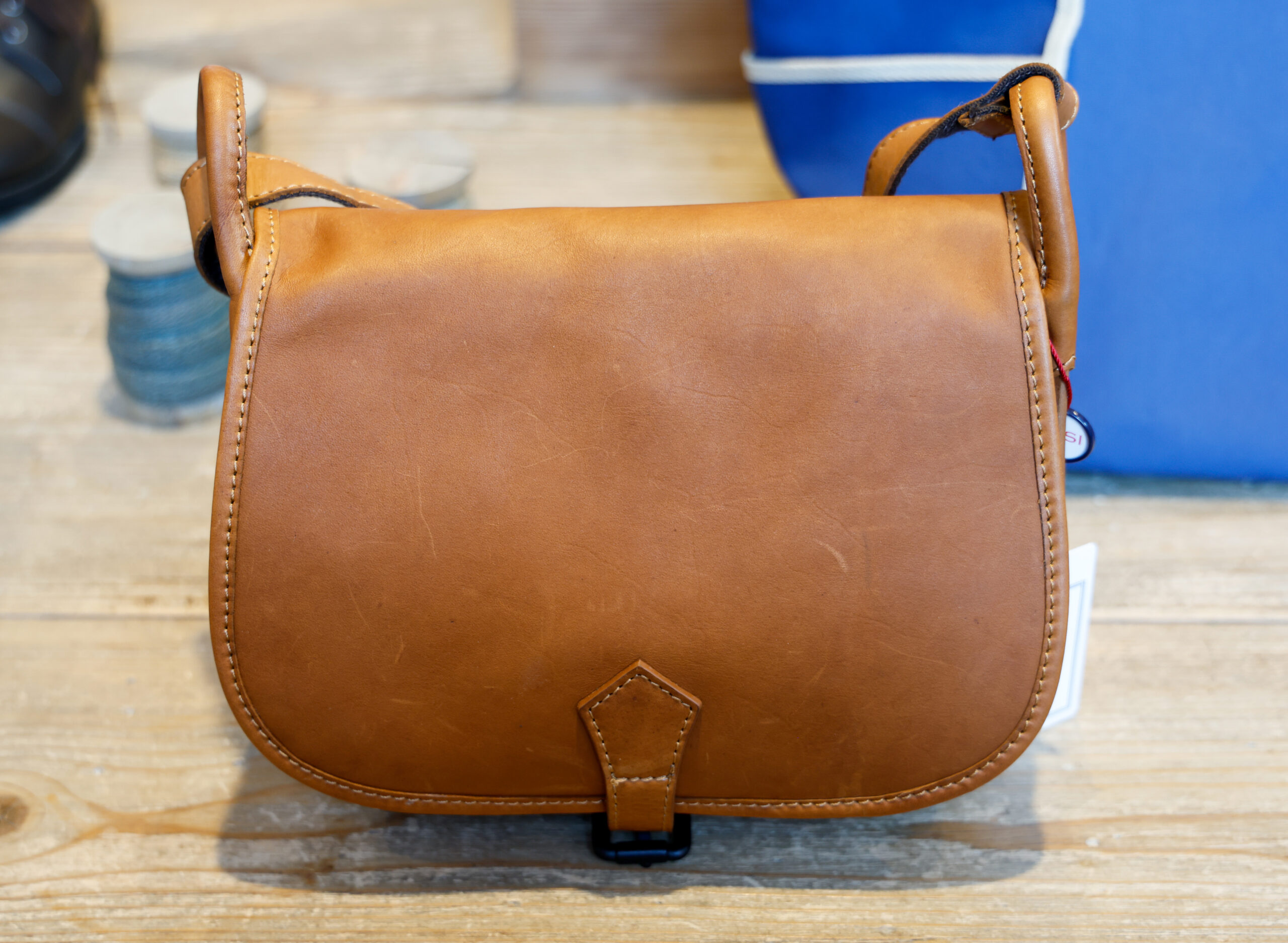 Borsa da donna a tracolla in pelle, postina con patella, modello Tessa RISI Milano