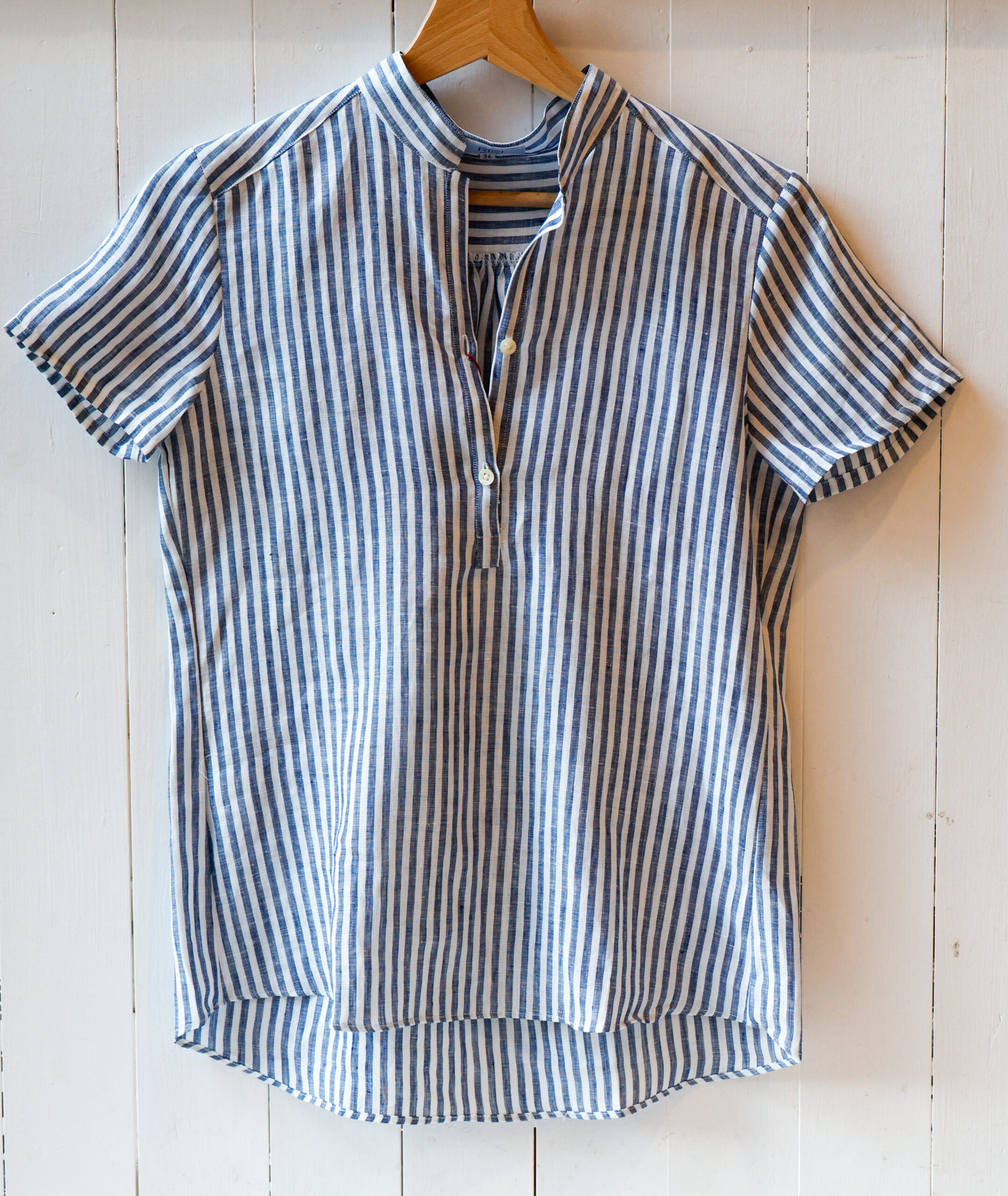 camicia da donna a manica corta con scollo a V in lino modello Fedra RISI Milano