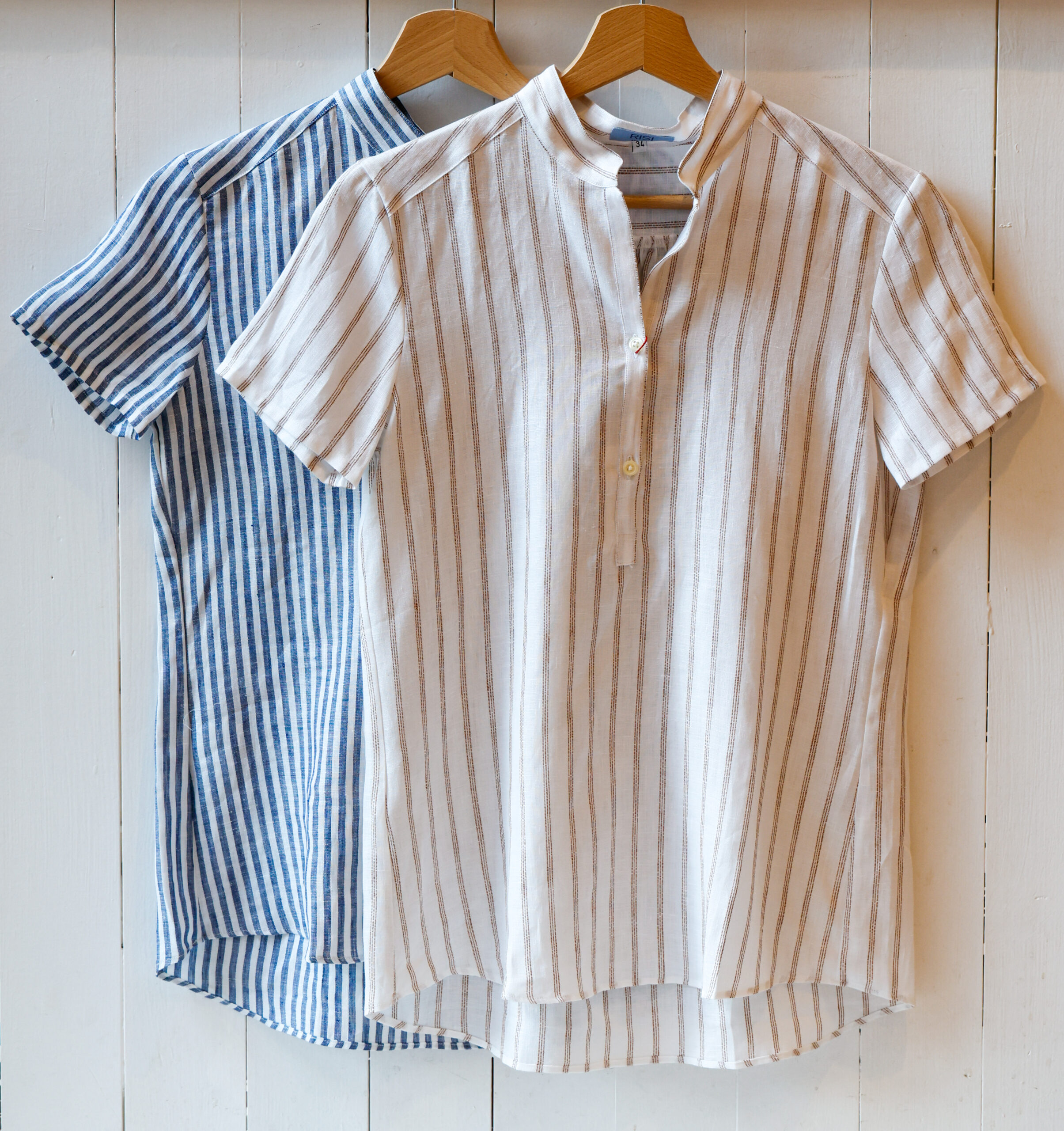 camicia da donna a manica corta con scollo a V in lino modello Fedra RISI Milano