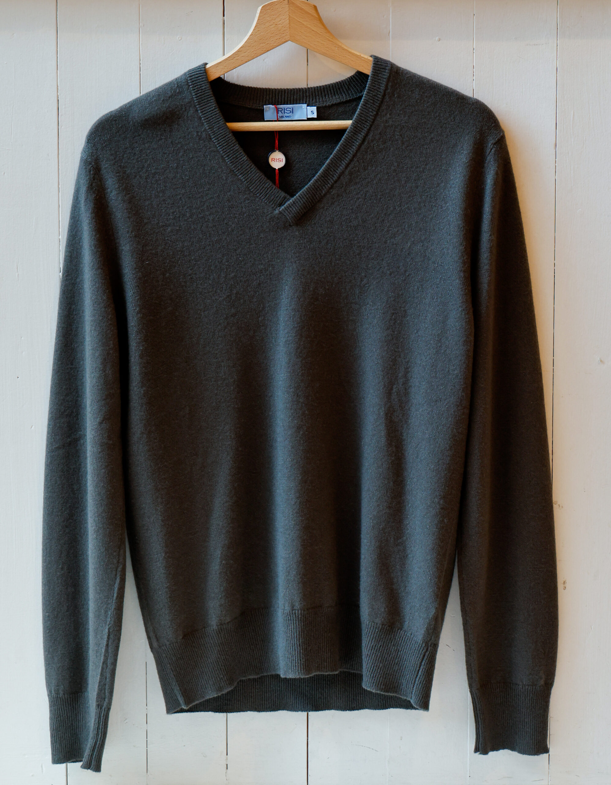 maglione da uomo con scollo a V modello Mimmo RISI Milano