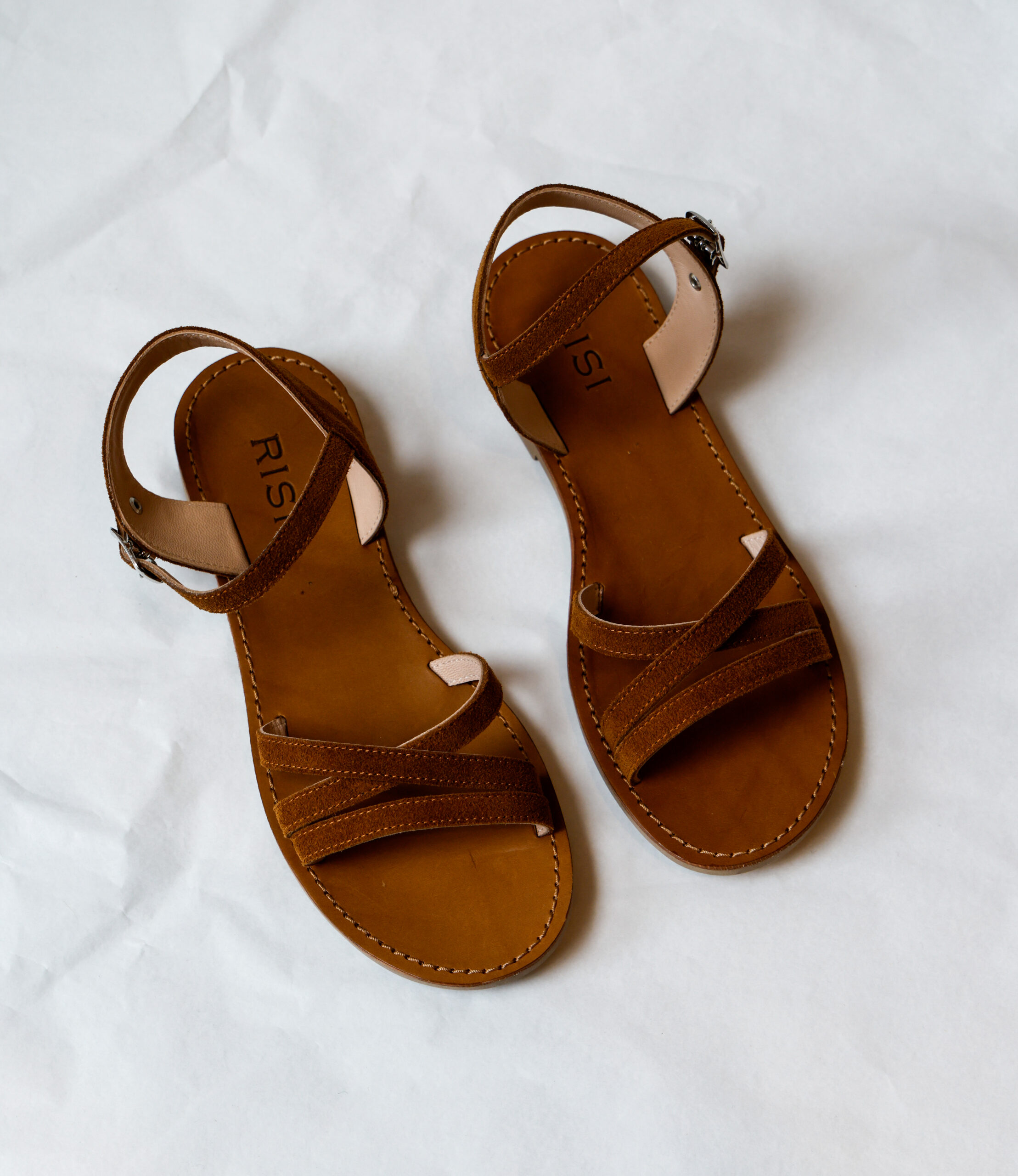 sandali da donna con fascette sottili in suede marrone modello Livio RISI Milano