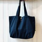 borsa ampia in tessuto con logo RISI ricamato e chiusura con alamaro modello Enrica negozio RISI Milano
