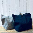 borsa ampia in tessuto con logo RISI ricamato e chiusura con alamaro modello Enrica negozio RISI Milano
