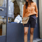 camicia donna in lino modello Elisa, shorts modello Alfio, borsa in rafia modello Tina, sandali in cuoio modello Sofia RISI Milano