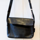 Borsa a tracolla in pelle con patella davanti modello Maura RISI Milano