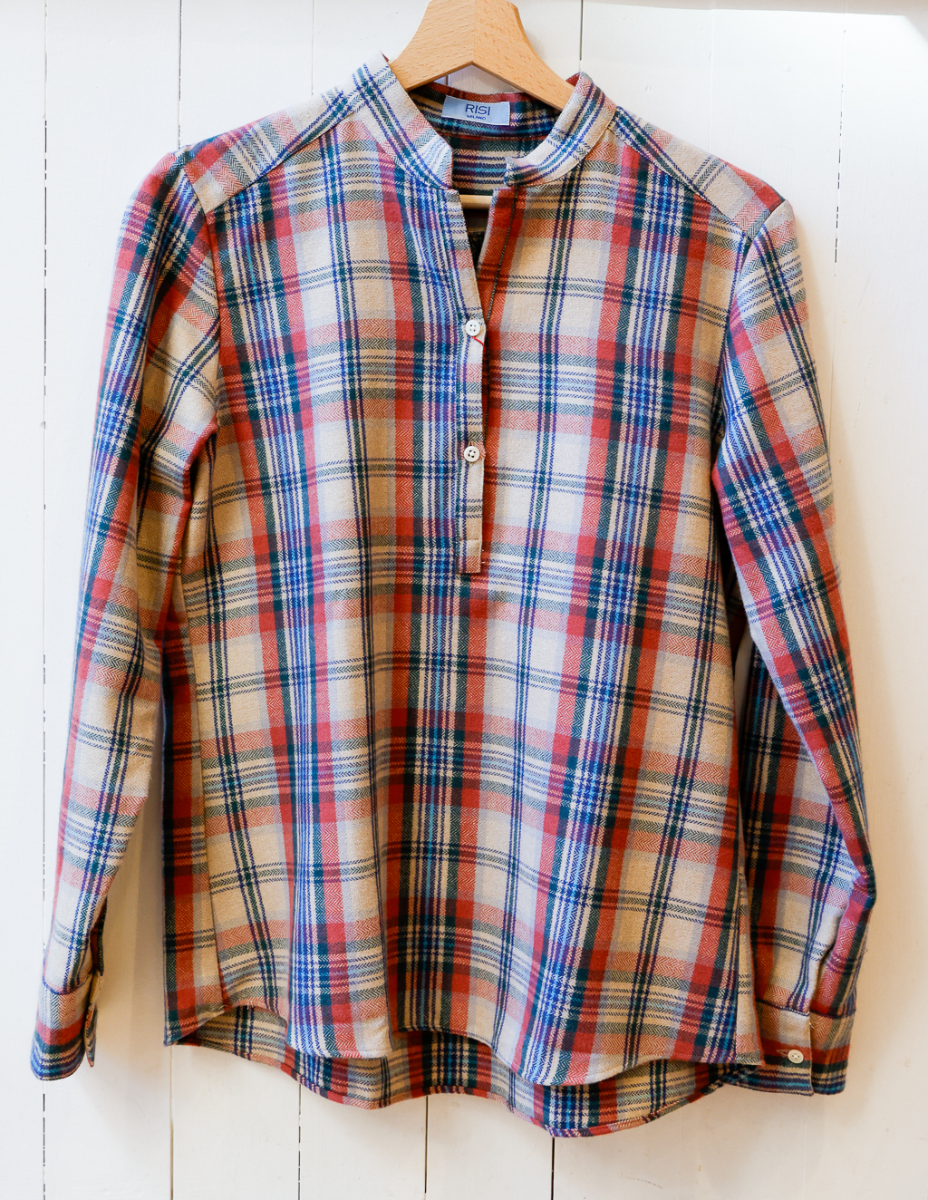 camicia con collo alla coreana da donna modello Elisa RISI Milano